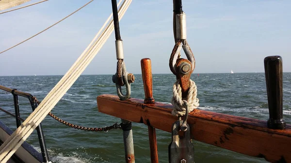 Een Close Shot Van Tuigage Materialen Een Nederlandse Platte Bodem — Stockfoto