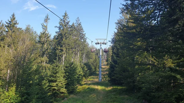 Eine Schöne Aufnahme Der Bergbahnen Mitten Wald Vom Ochsenkopf Fichtelgebirge — Stockfoto