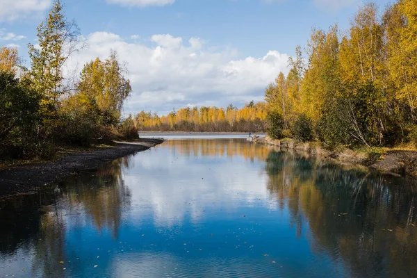 Ledovcové Horské Jezero Podzimní Krajině Aljašce — Stock fotografie