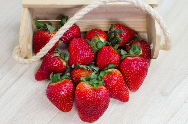 Una Vista Superior Las Fresas Una Mesa Tazón Lado — Foto de Stock