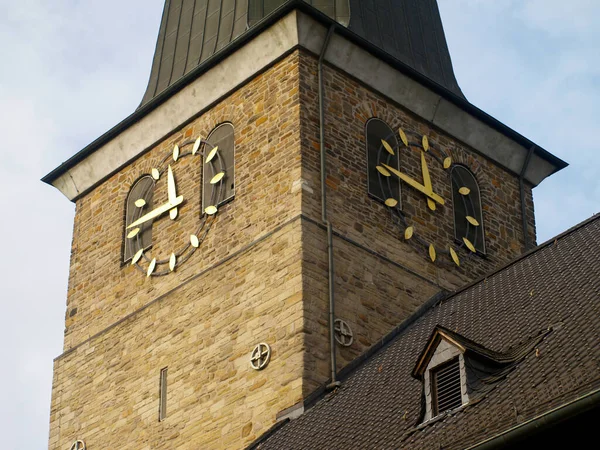 Låg Vinkel Skott Tornet Peterskyrkan Muelheim — Stockfoto