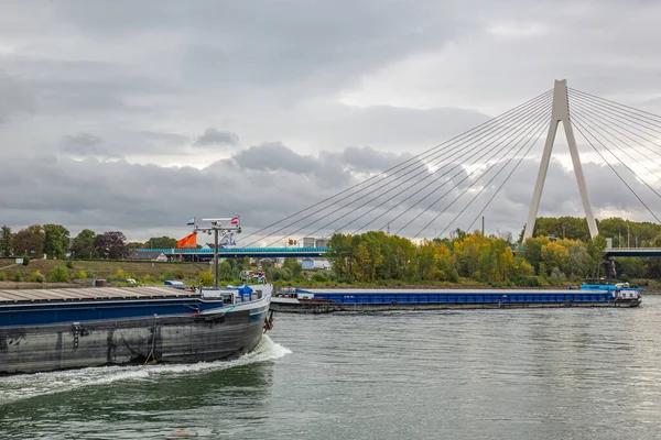 Neuwied Německo Září 2019 Modrá Transportní Loď Říční Linii Proplouvající — Stock fotografie