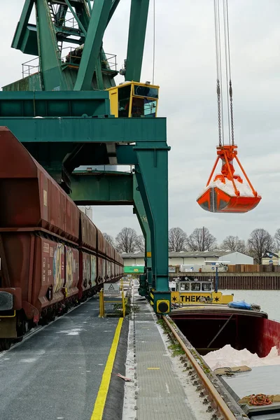 Navio Com Mercadorias Granel Está Sendo Unship Cais Niehler Hafen — Fotografia de Stock