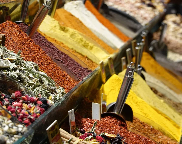 Verkoopstand Met Specerijen Een Bazaar Istanbul — Stockfoto