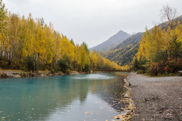 Ledovcové Horské Jezero Podzimní Krajině Aljašce — Stock fotografie