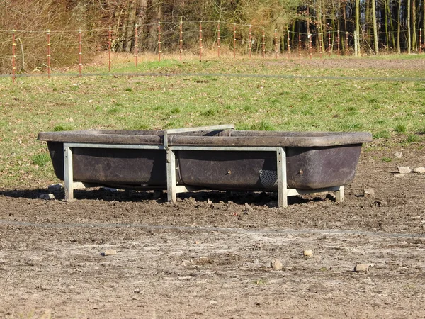 Une Cuvette Métal Vieilli Dans Une Ferme — Photo