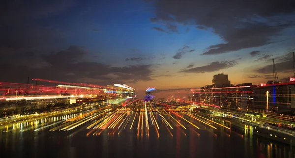Een Prachtig Shot Van Een Verbazingwekkend Stadsgezicht Tijdens Een Zonsondergang — Stockfoto