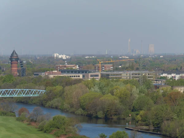 ルール川とミュエルハイムの北西の空の景色 — ストック写真
