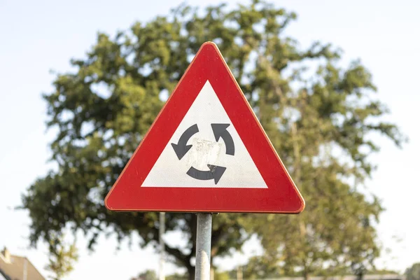 Верден Нидерланды Августа 2020 Года Дорожный Знак Стрелками Предупреждающими Впереди — стоковое фото