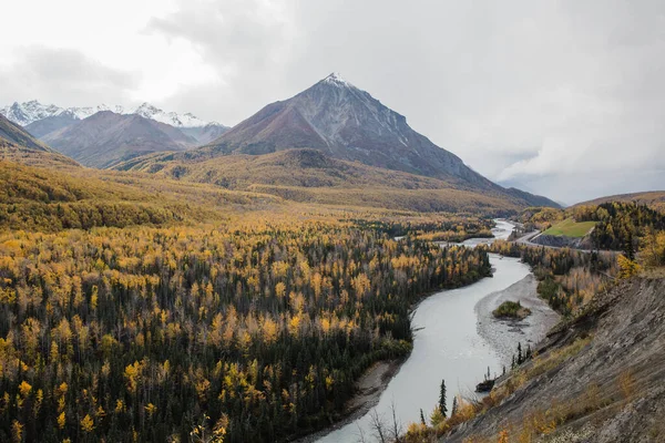 Une Rivière Montagne Automne Paysage Alaska — Photo