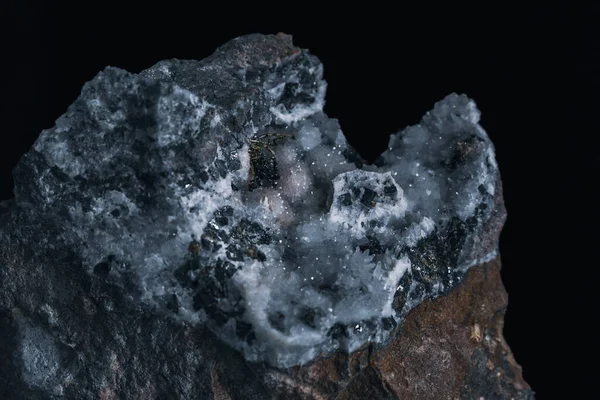 Parlak Güzel Gri Kristal Kayaların Yakın Çekimi — Stok fotoğraf