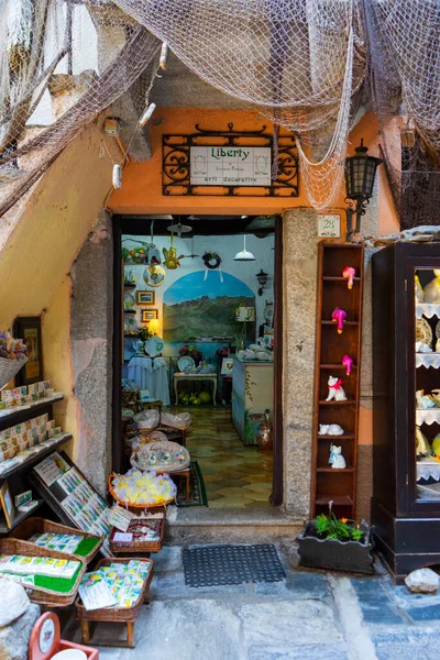 Isola Bella Italy Jul 2020 See Vertical Shot Old Shop — Stock Photo, Image