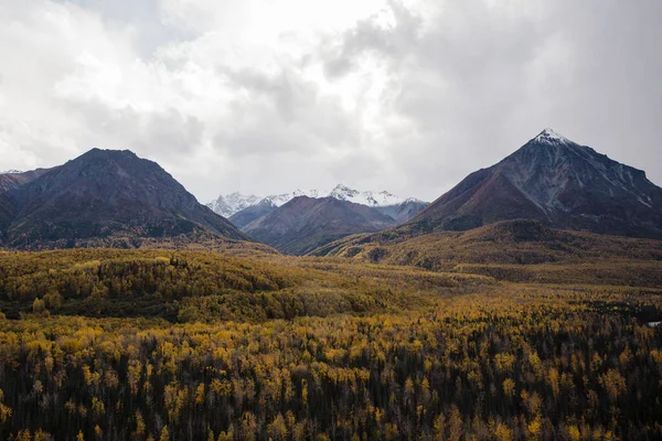 Осенний Пейзаж Горах Аляски — стоковое фото