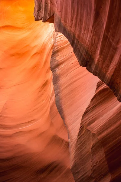 アリゾナ州のスロットキャニオンの美しいショット — ストック写真