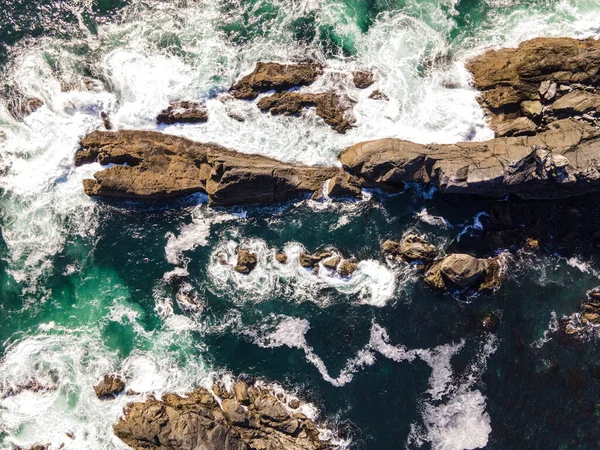 Luftaufnahme Eines Meeres Mit Felsigen Steinen — Stockfoto