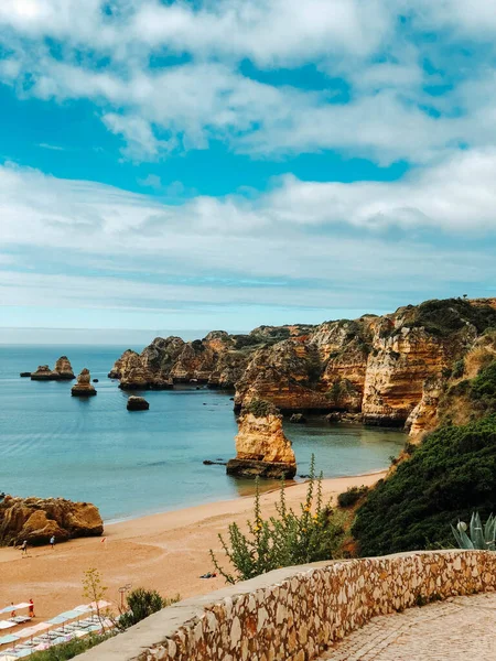 Όμορφη Θέα Των Βράχων Μια Ακτή Στο Λάγος Πορτογαλία — Φωτογραφία Αρχείου