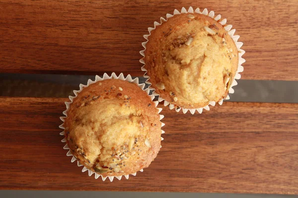 Lahodné Domácí Muffiny Dřevěném Stole — Stock fotografie