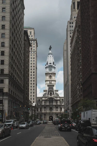 2017年7月12日 米国フィラデルフィア市の市庁舎を望む栗 クルミの通りのショット — ストック写真