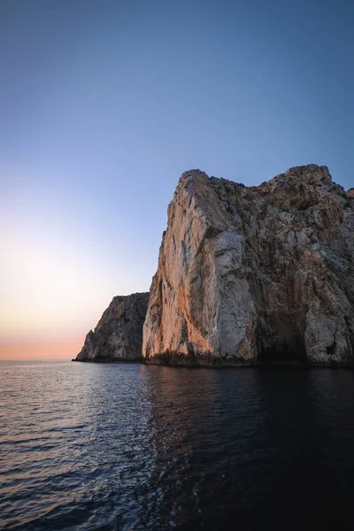 Una Foto Fascinante Hermoso Paisaje Marino Enormes Rocas — Foto de Stock