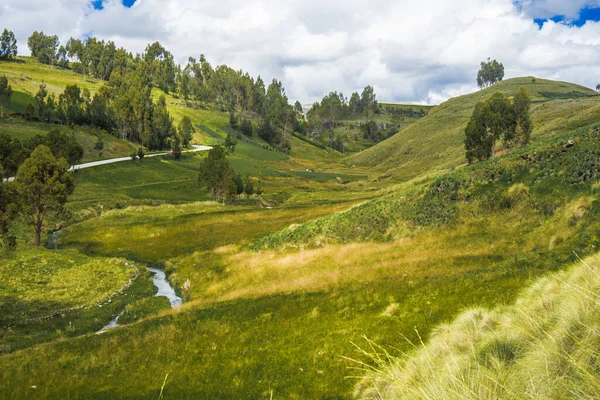 Una Vista Ipnotizzante Bellissimo Paesaggio Montuoso Con Verdi Valli — Foto Stock