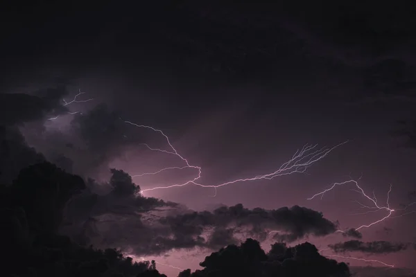 Uma Enorme Tempestade Nas Maldivas Ilumina Céu Noturno Com Belo — Fotografia de Stock