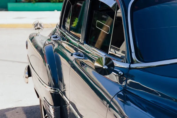 Een Close Van Details Van Een Zwarte Retro Auto — Stockfoto