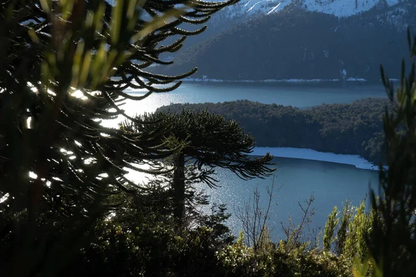 Una Hermosa Vista Del Paisaje Montañoso Con Lago Tranquilo —  Fotos de Stock