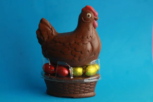 Шоколадная Курица Пасхальные Конфеты Форме Яйца — стоковое фото