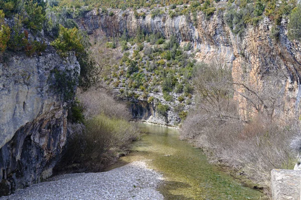 Beautiful Shot Tiny River Surrounded Rocks — Stockfoto