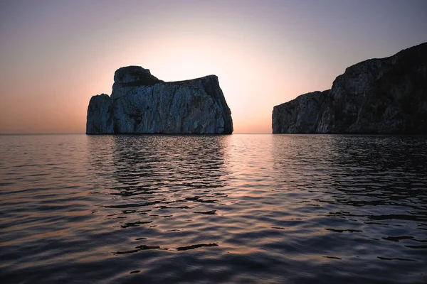 Una Foto Fascinante Hermoso Paisaje Marino Enormes Rocas — Foto de Stock