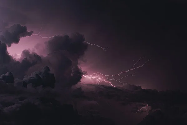 Μια Τεράστια Καταιγίδα Στις Μαλδίβες Φωτίζει Τον Νυχτερινό Ουρανό Μια — Φωτογραφία Αρχείου