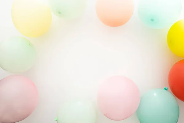 Górny Widok Kolorowych Balonów Białym Tle — Zdjęcie stockowe
