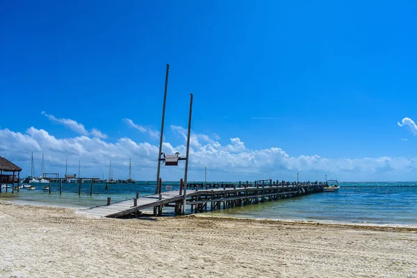 Eine Faszinierende Aufnahme Einer Wunderschönen Meereslandschaft Mit Einem Hölzernen Steg — Stockfoto