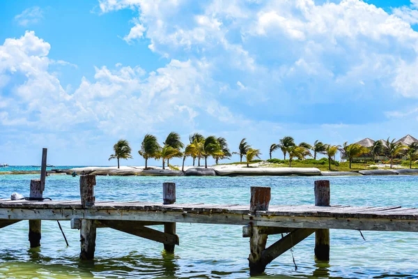 Eine Faszinierende Aufnahme Einer Wunderschönen Meereslandschaft Mit Einem Hölzernen Steg — Stockfoto