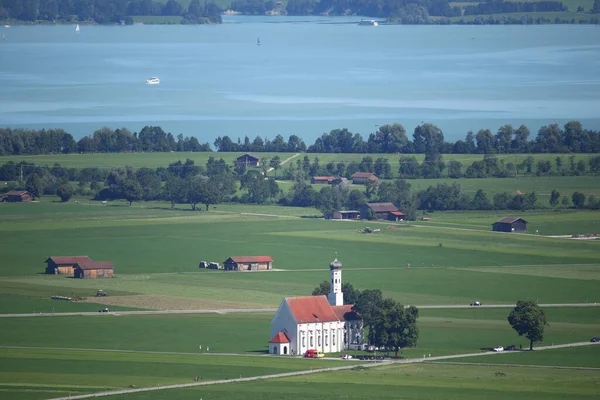 Fascinerande Bild Ett Vackert Landskap Med Kyrka Och Hus — Stockfoto