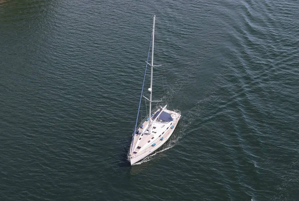 Vue Aérienne Paysage Marin Avec Bateau Blanc — Photo