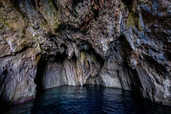 Oceánská Voda Krásné Skalnaté Jeskyni Ideální Pro Tapety — Stock fotografie