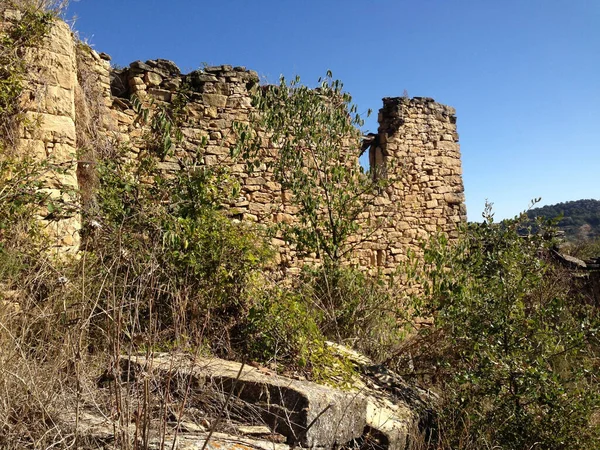 Ângulo Baixo Antigo Edifício Abandonado — Fotografia de Stock