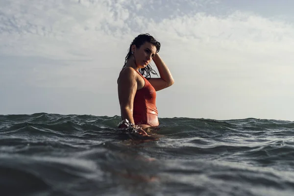 Una Hermosa Foto Una Mujer Nadando Mar España —  Fotos de Stock