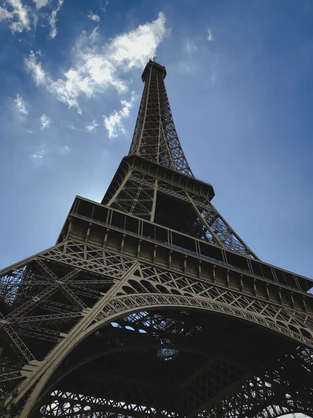 Colpo Verticale Angolo Basso Della Torre Eiffel Parigi — Foto Stock
