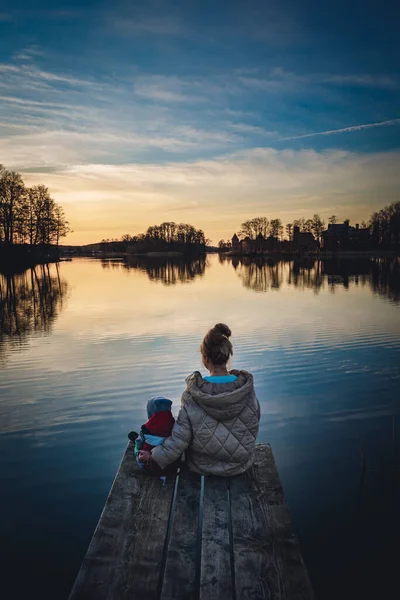 Trakai Lithuania Aug 2020 Mother Son Spending Time Together Lake — Stock Photo, Image