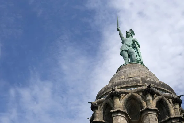 Tiro Ângulo Baixo Monumento Hermannsdenkmal Detmold Alemanha — Fotografia de Stock