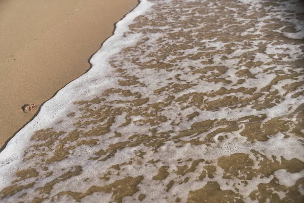 Una Hermosa Toma Una Ola Que Fluye Hacia Playa —  Fotos de Stock