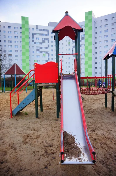 Poznan Polen Dezember 2017 Rutschanlage Mit Kleinkind Auf Einem Spielplatz — Stockfoto