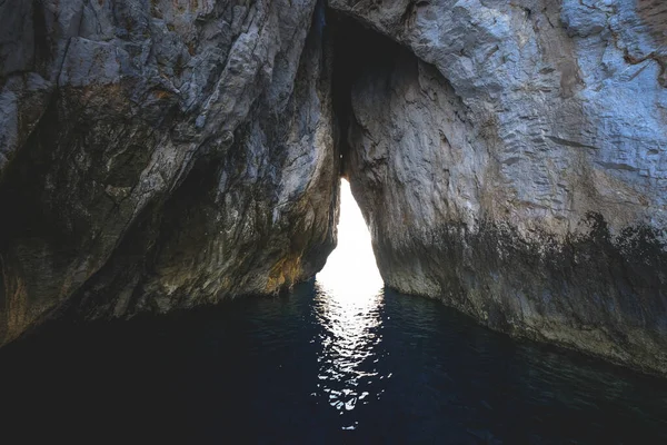 Agua Del Océano Que Fluye Través Cueva Ideal Para Fondos —  Fotos de Stock