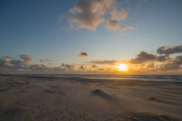 Een Prachtig Shot Van Een Zonsondergang Het Strand — Stockfoto