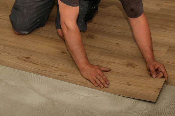 Closeup Shot Worker Installing New Vinyl Tile Floor — Stock Photo, Image