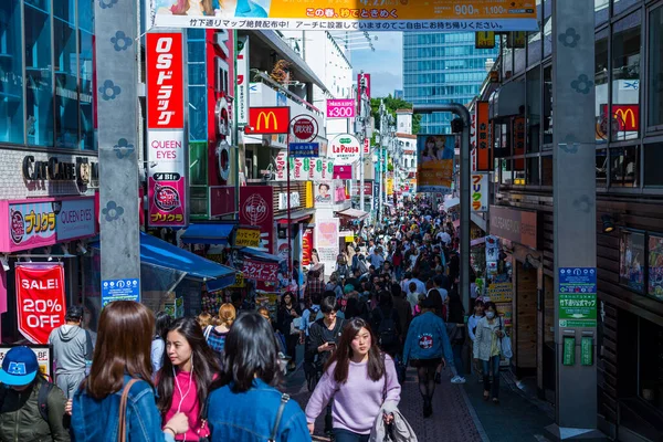 Tokyo Japan Apr 2018 관광객들이 가지멋진 물건을 하라주쿠 — 스톡 사진