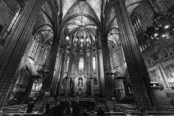 Snímek Stupních Šedi Uvnitř Katedrály Barceloně Španělsku — Stock fotografie
