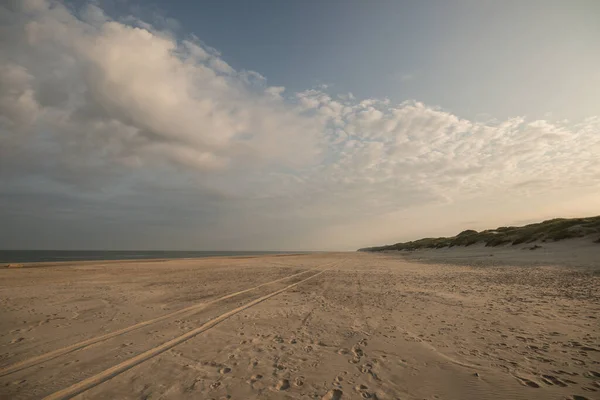 Piękne Ujęcie Chmur Nad Plażą — Zdjęcie stockowe